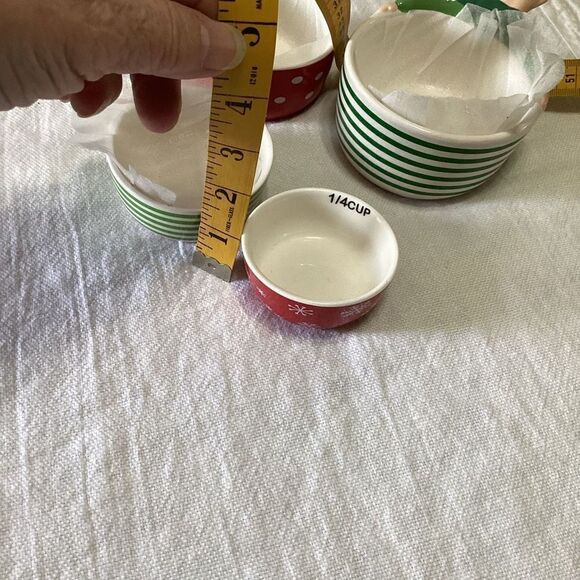 Holiday Elf Measuring Cup & Measuring Spoons Set with 3 Robert Stanley Towels - Picture 5 of 7